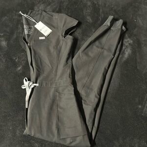 Figs size small Jane V-Neck Jogger Scrub Jumpsuit.